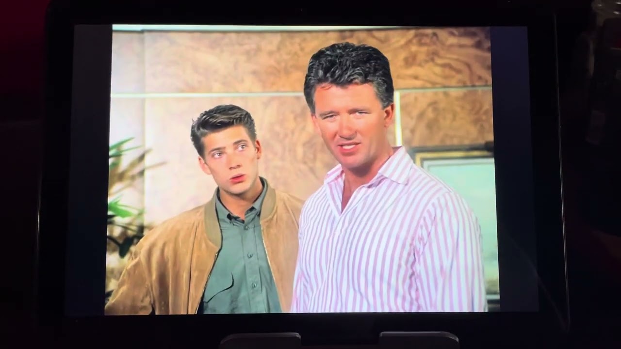 Dallas: The Ewings get word on the oil spill.