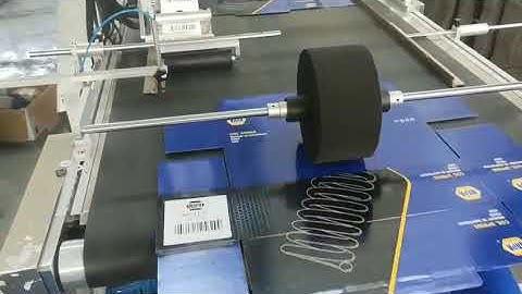 Automatic box cartonboard paging feeding top side bar code label labeling machine