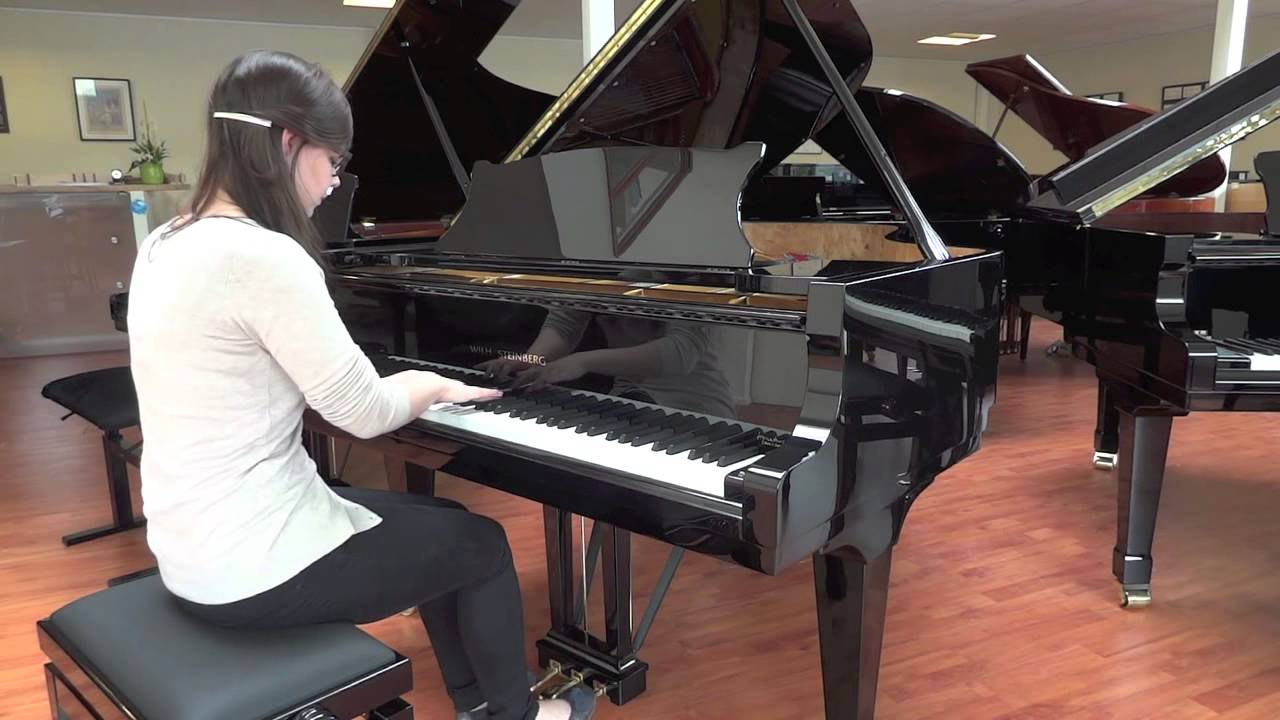 Piano's Verhulst, Wilh. Steinberg Signature 188. Mendelssohn Etudes Op. 104 no. 1, Sarah Robaeys