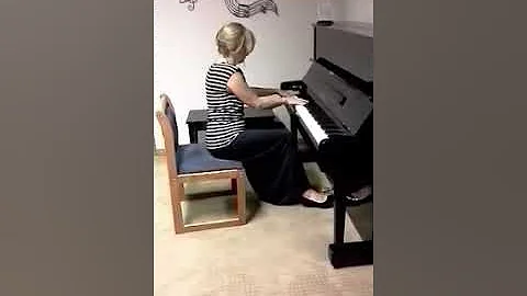 Cecilia Ross Performs Bumble Boogie