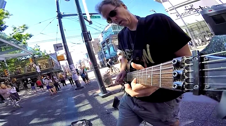 Comfortably dumb - Clueless street guitarist tries to play Floyd. Embarrasses self and audience!