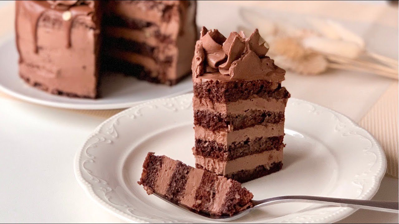 Торт брауни в домашних условиях. Торт Брауни шоколадный. Торт Браун. Шоколадный торт фото. Шоколадный Брауни со взбитыми сливками.