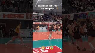 Keyifli Geçen Seri Boskovicin Smacı Dışarı Vurmasıyla Bitiyor. Vakıfbank Setlerde 2-1 Öne Geçti.