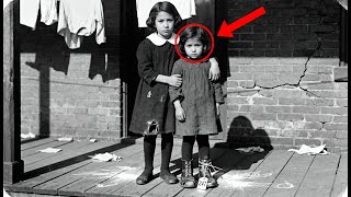 This 1909 Photo of Two Sisters Seems Ordinary — Until You Notice the Tag on the Younger Girl’s Shoe