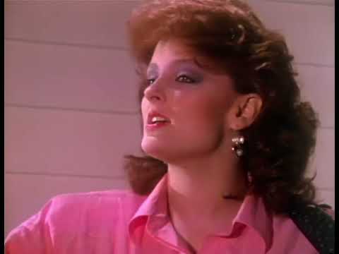 The Judds - Mama He&#039;s Crazy (Official Music Video)