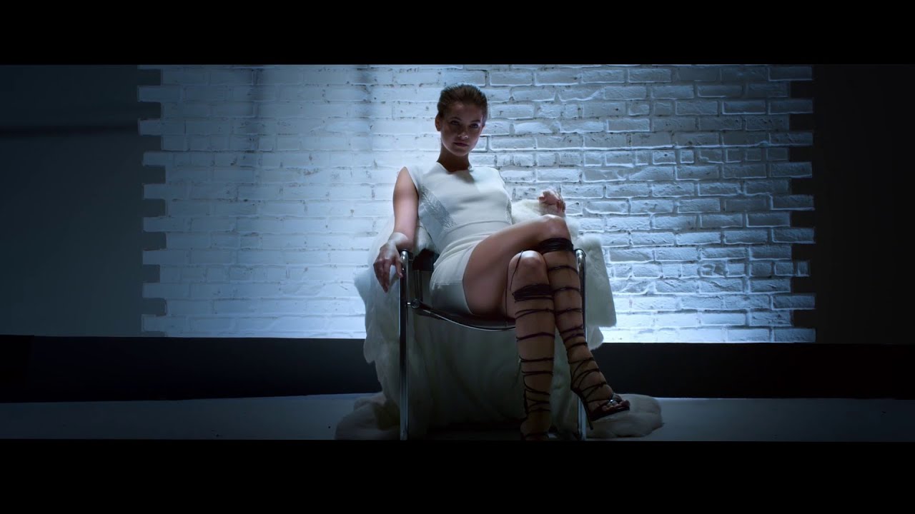 Barbara Palvin Basic Instinct Crossed Legs - YouTube