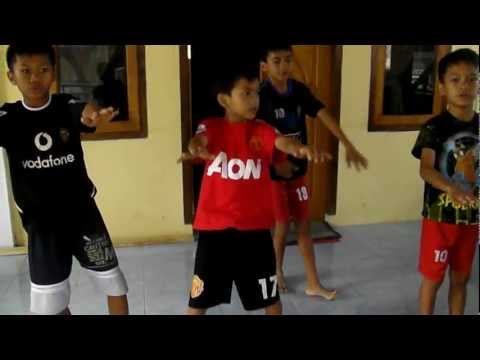 Coboy Junior - Eaa (coverandlyrics)