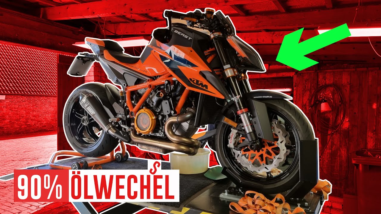 Ölwechsel bei einer KTM 1290 SuperDuke R 3.0