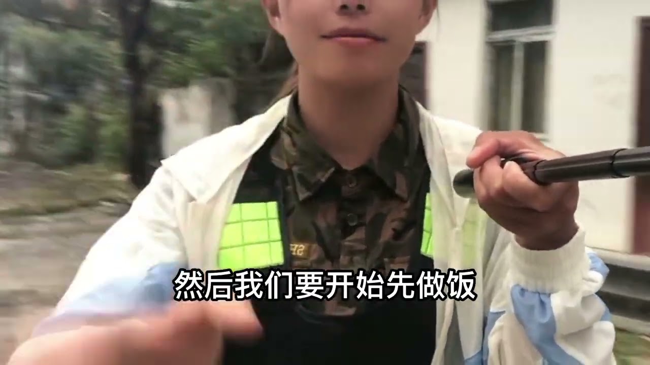 到达排龙乡的时候遇到一个大哥；留我在此地过夜；还一起共进晚餐 