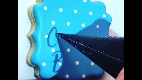How to pipe script on a cookie with royal icing