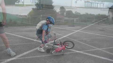 le vélo sans les petites roulettes.wmv