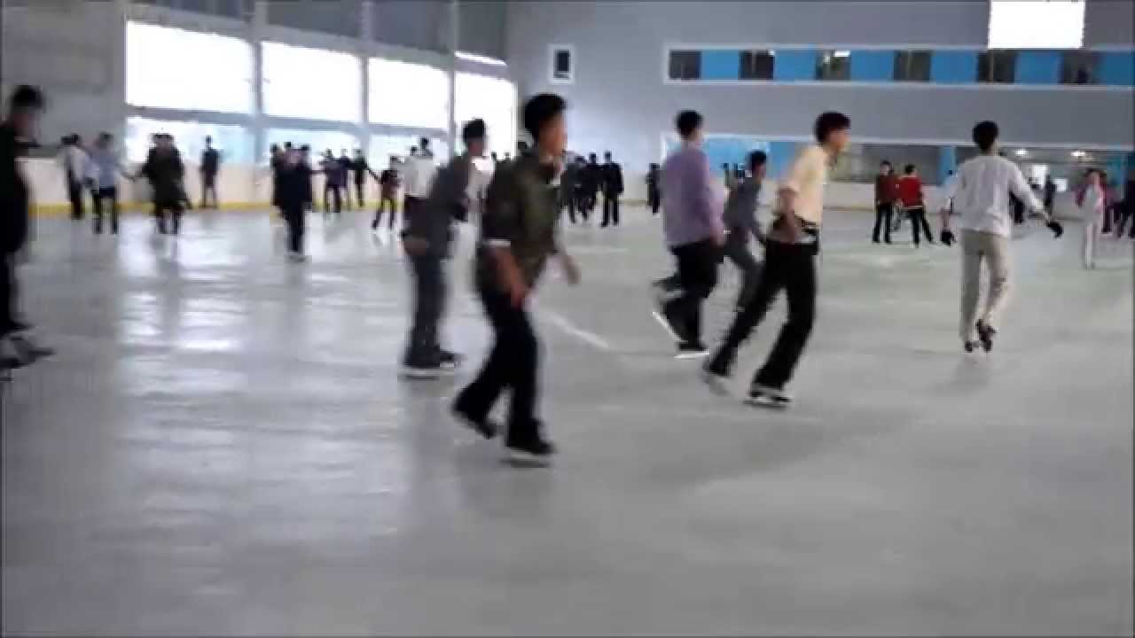 {North Korea} Ice skating