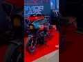 hari ini kita lihat motor Harley dipajang di mana pantat terus di YouTube