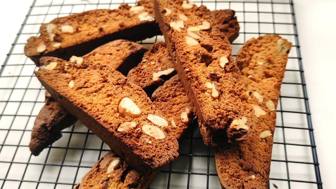 Can't Stop the Crunch! Authentic Italian Biscotti - YouTube