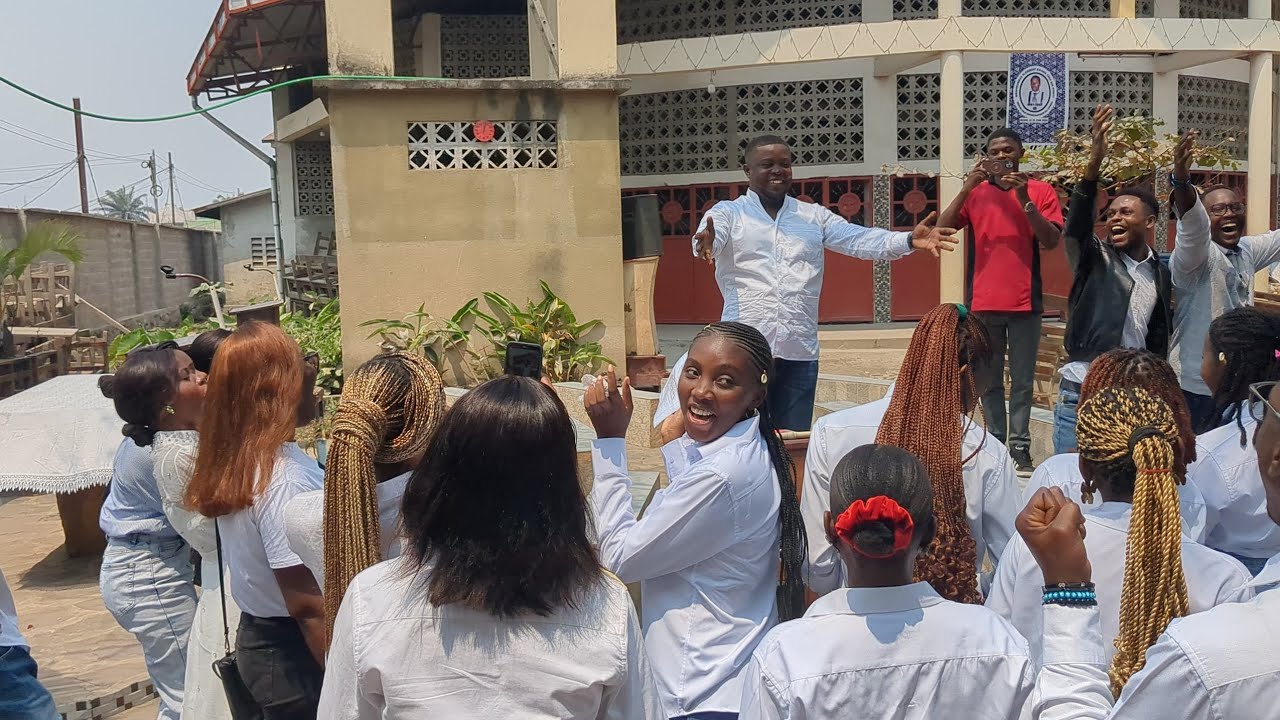 Sanctus de Sadiki B Anicet - Chorale Regina Caeli