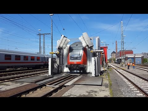 DB-Regio-Waschstraße am Hauptbahnhof Bremen in Aktion