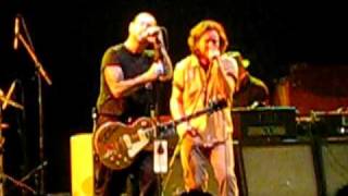 Miniatura de vídeo de "Pearl Jam and Social Distortion Ball & Chain Eddie Vedder  10/28/09 Spectrum"