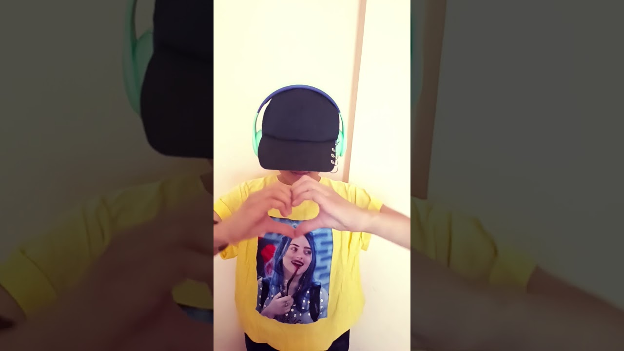 Everything’s visible… except my eyes! 👁️❌