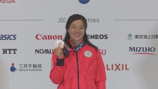 安藤「限界突破した結果」 重量挙げ、松葉づえ姿で会見