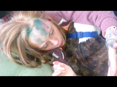 funny-oscar-face-painting-his-big-sister-while-she-is-sleeping