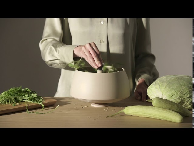 Collapsible Salad Spinner - Kitchen Gadget Demo Video - Progressive®  International 