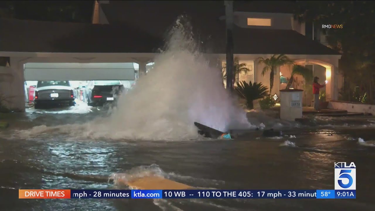 Water main break damages garage door, floods Northridge street - YouTube