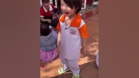 Các bạn lớp mầm chơi tự do Mầm Non Chim Non