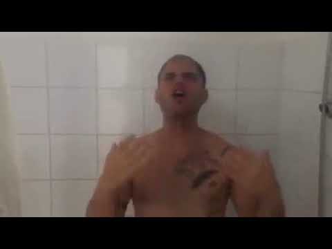 CANTANDO EN LA DUCHA jjjjj