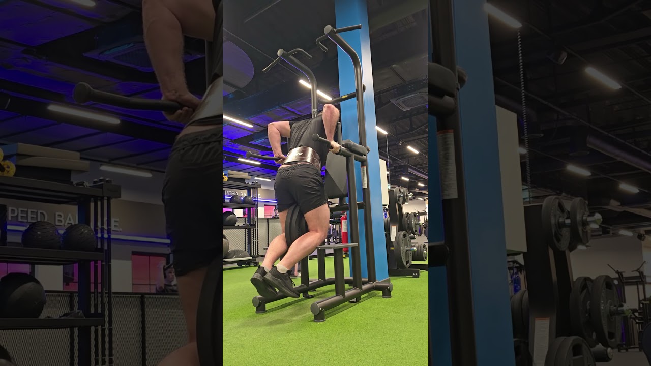 Это невозможно при весе 250 фунтов (5 отжиманий на брусьях по 100 фунтов) 😳