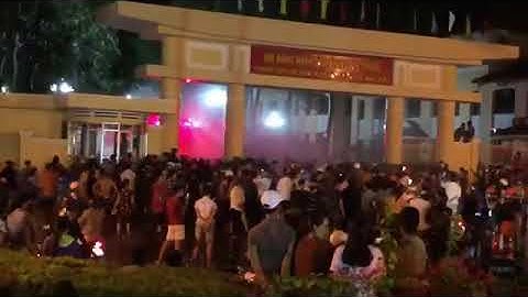 Biểu Tình UBND Bình Thuận Đêm 10/06 - đặc Khu 99 năm - Đừng Để Lòng Yêu Nước Bị Lợi Dụng