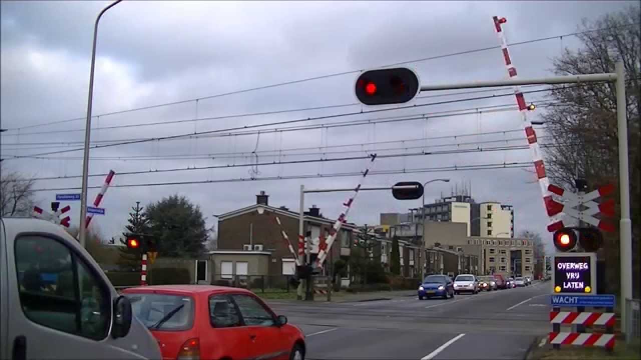 Spoorwegovergang Hengelo // Dutch railroad crossing