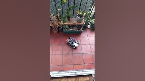 Vehículo comandado via Bluetooth con tracción por orugas