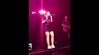 Lauren Alaina 'My Kind of People' 9/20/15