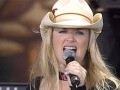 Capture de la vidéo Trisha Yearwood - She's In Love With The Boy (Live At Farm Aid 1999)