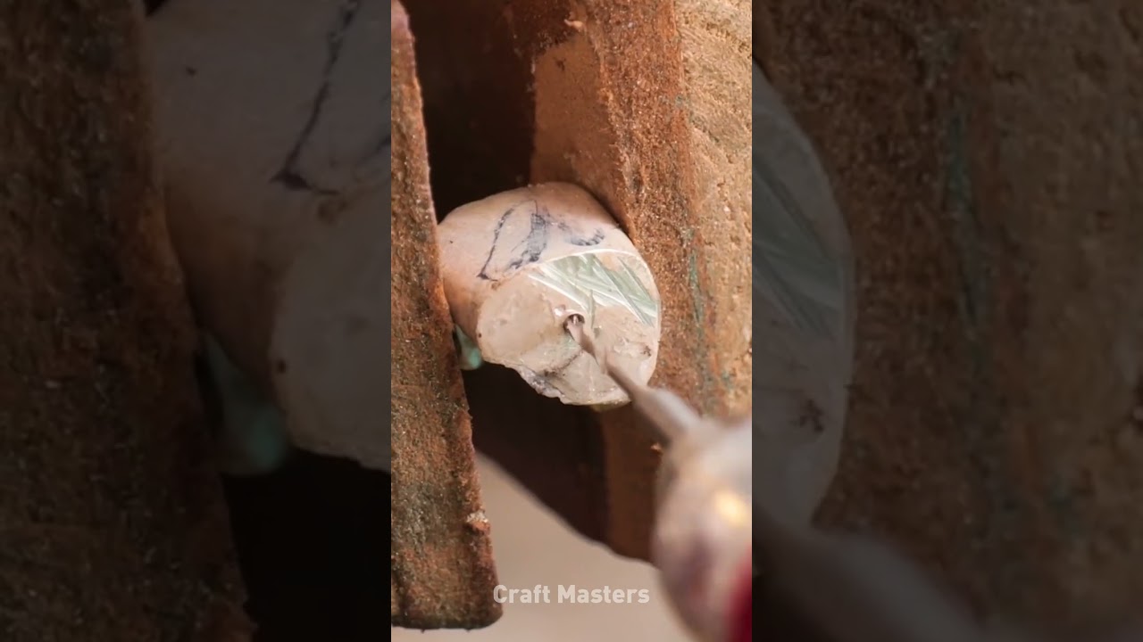 DIY Earbud Holder To Keep Your Hands Free 😮🎧