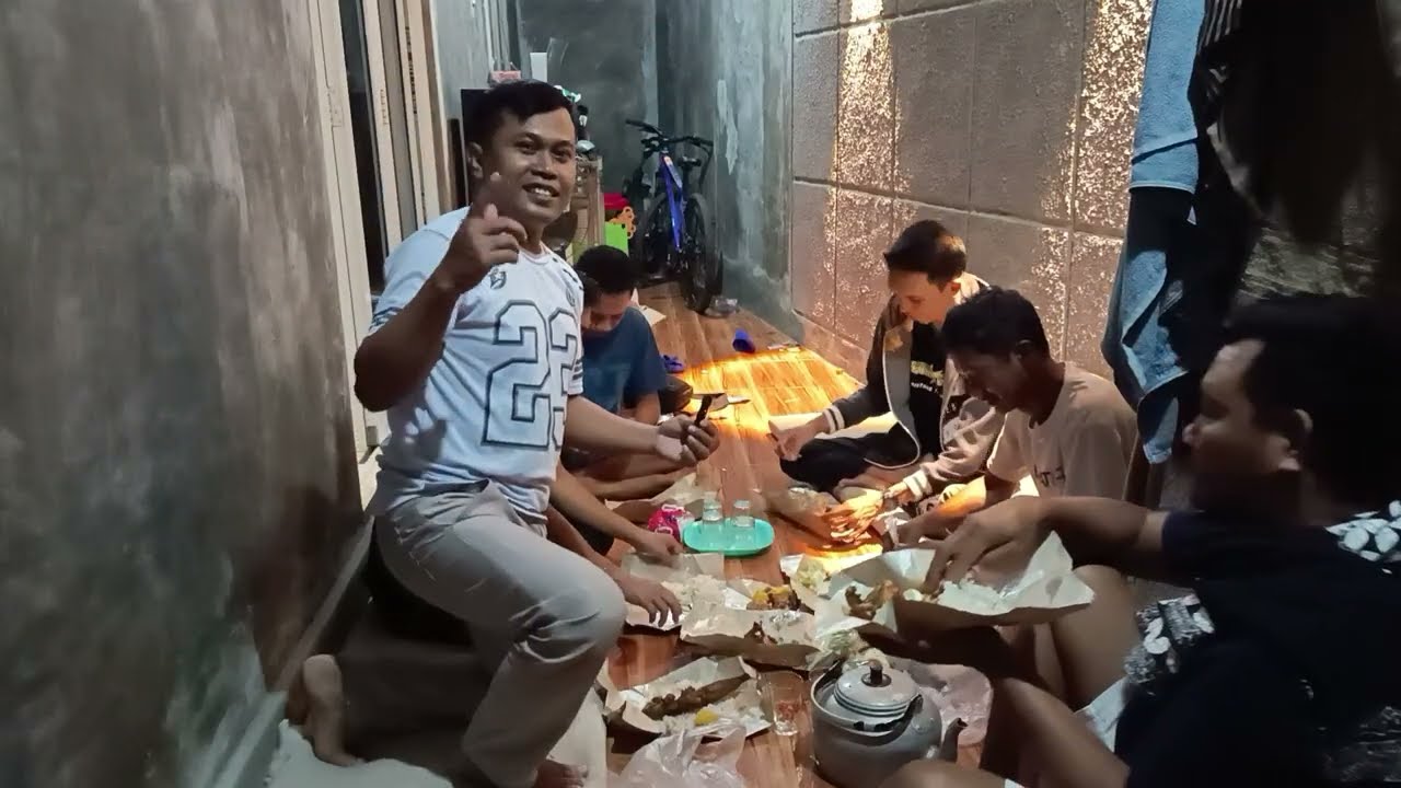 Beginilah suasana sahur anak perantao sambil chelenge