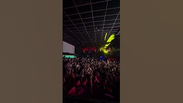 CUANDO EL DJ PONE A GOKU EN LA FIESTA