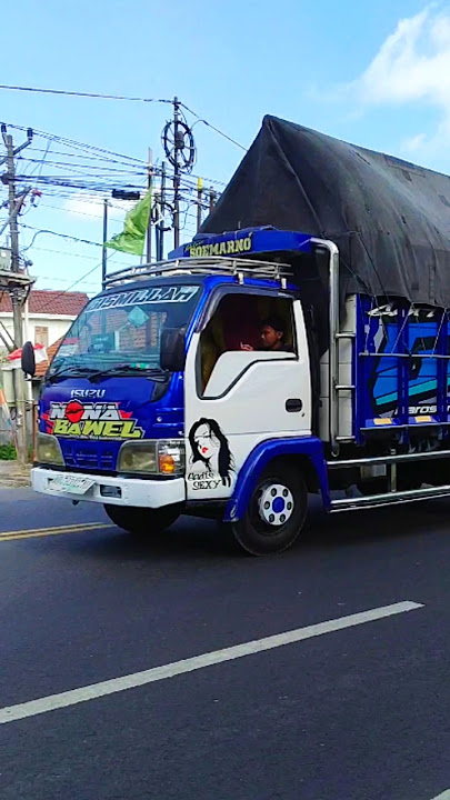 TRUK EXPEDISI TERPAL TRUK OLENG TANPA MUATAN NGEBUT SANGAT CEPAT #shorts #trending #subscribe