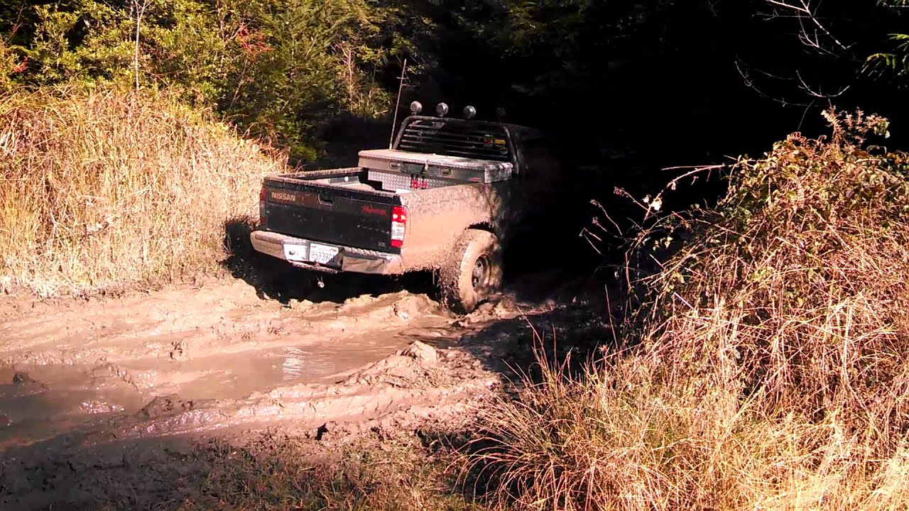 98 Nissan frontier 2wd mudding - YouTube