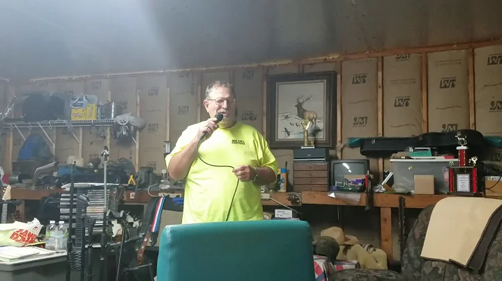 Southern Illinois Crooner Singing some Old Classics