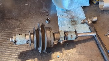 Cleaning and rebuilding the input shaft and clutch of the old Clausing lathe