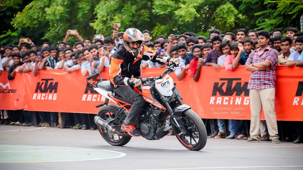 Motorcycle stunts at NIT Warangal 2k19 || ktm bikes stunts || KTM Craze