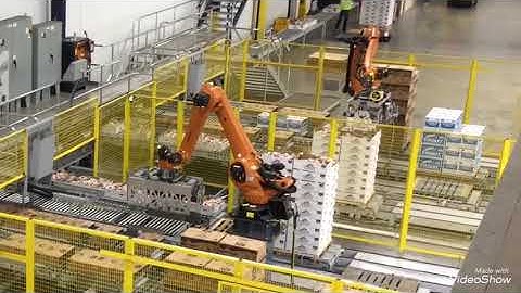 Apple packing robots