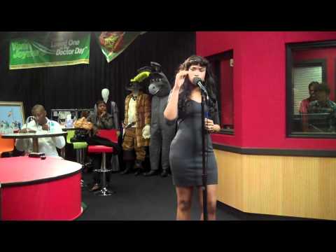 Jennifer Hudson stops by the Red Velvet Cake studi...