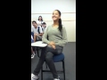 Cantando em escola-Lilyana solta a voz