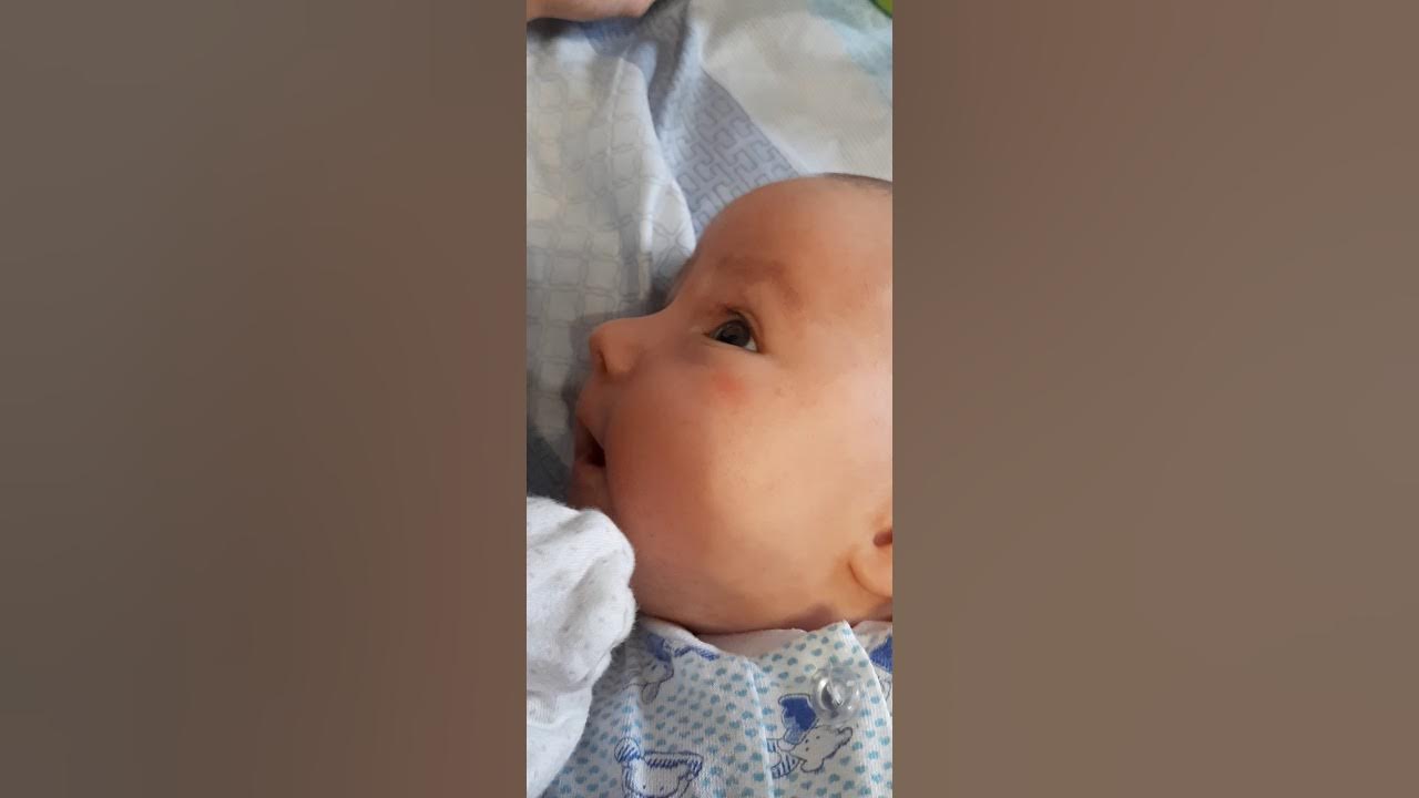 Смешные цитаты про детей. Ребенок говорит. Месячный ребёнок агукает. Дети гулить и агукать. Воспитание ребенка.