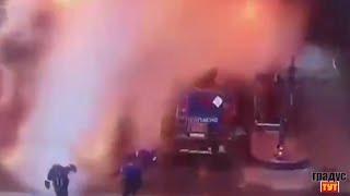 Начало пожара на АЗС в Новосибирске. ПЕРВЫЙ ВЗРЫВ !!!
