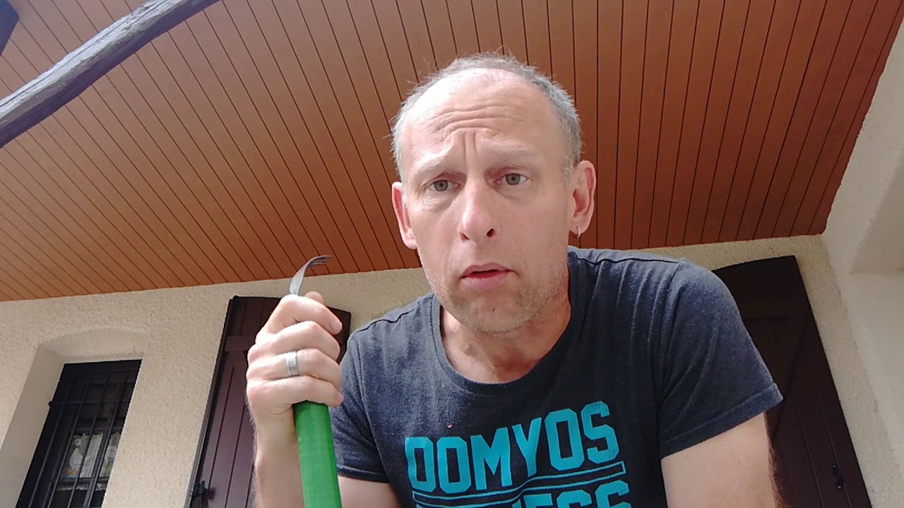 Petite Astuce Pour Cueillir Les Cerises Qui Sont Tres Haute Sans Grimper Sur L Arbre Youtube