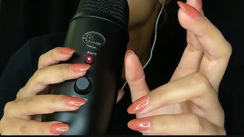ASMR| up close whispers (repeating “scratch” with hand movements)