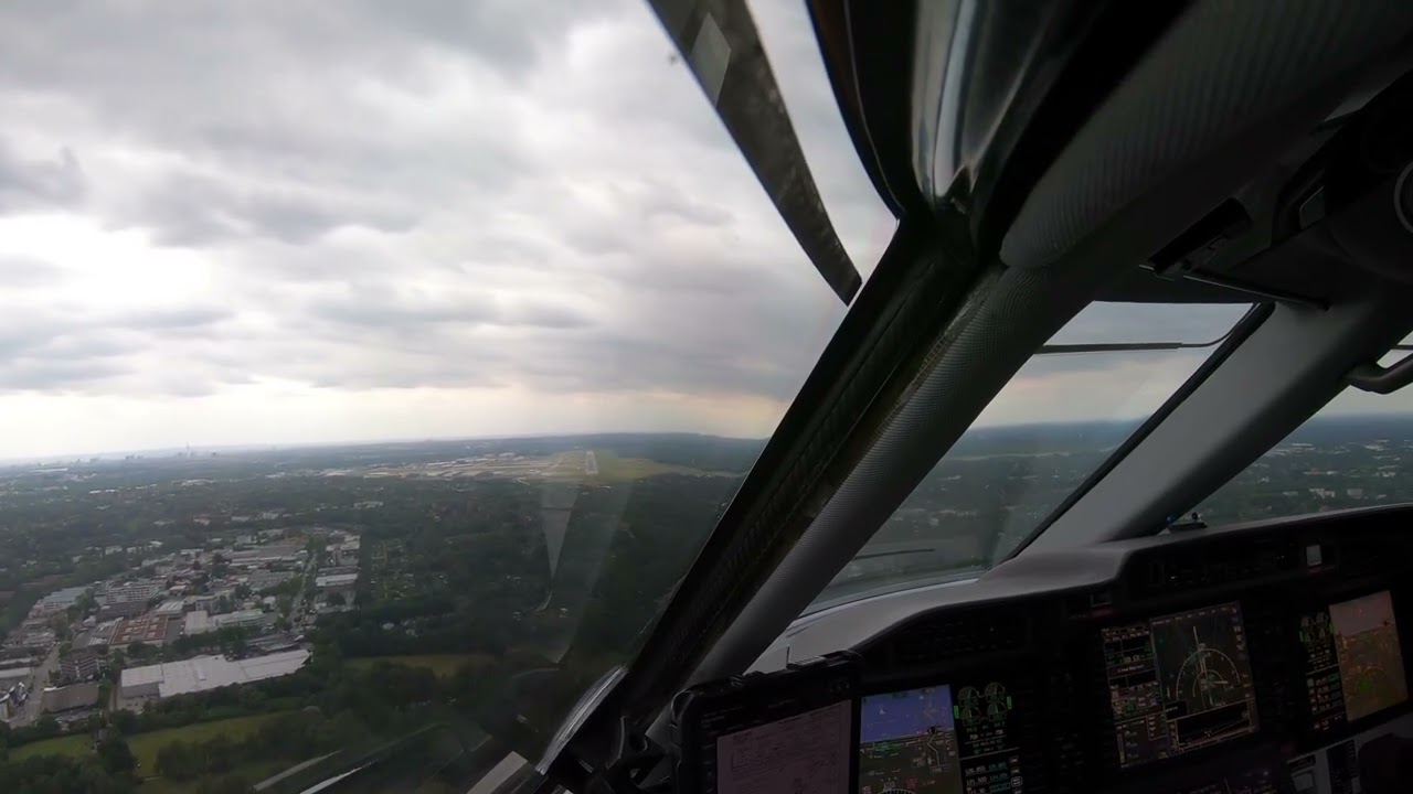 Pilatus PC-24 Crosswind Landing at Hamburg Airport